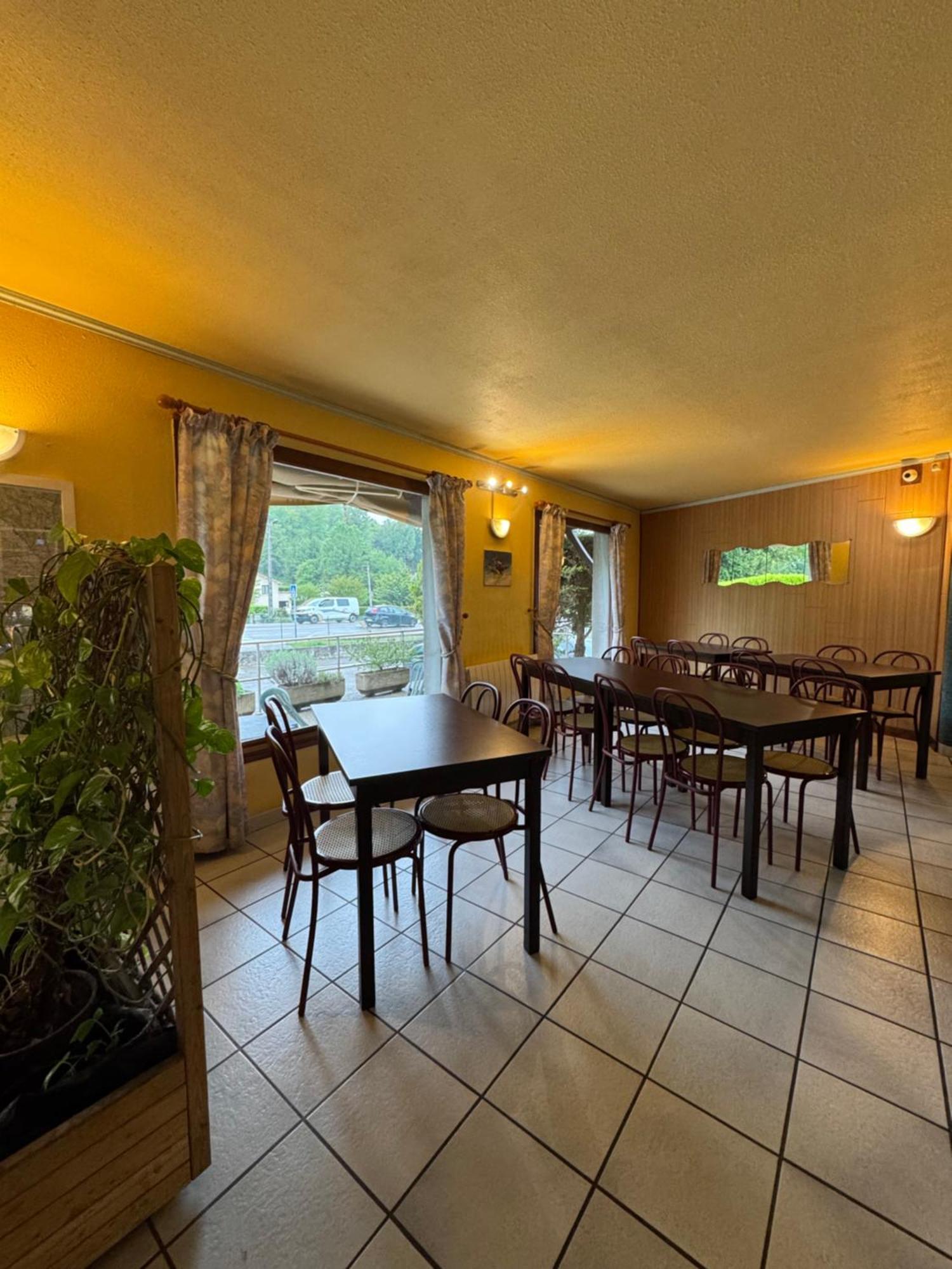 Symp'Hotel Nivolas-Vermelle Extérieur photo